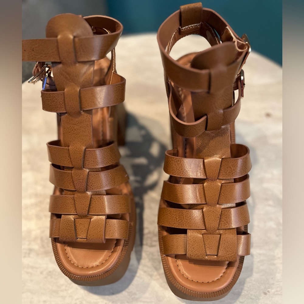Womens sandals 9.5, Sonnie Lug Sole Sandal
